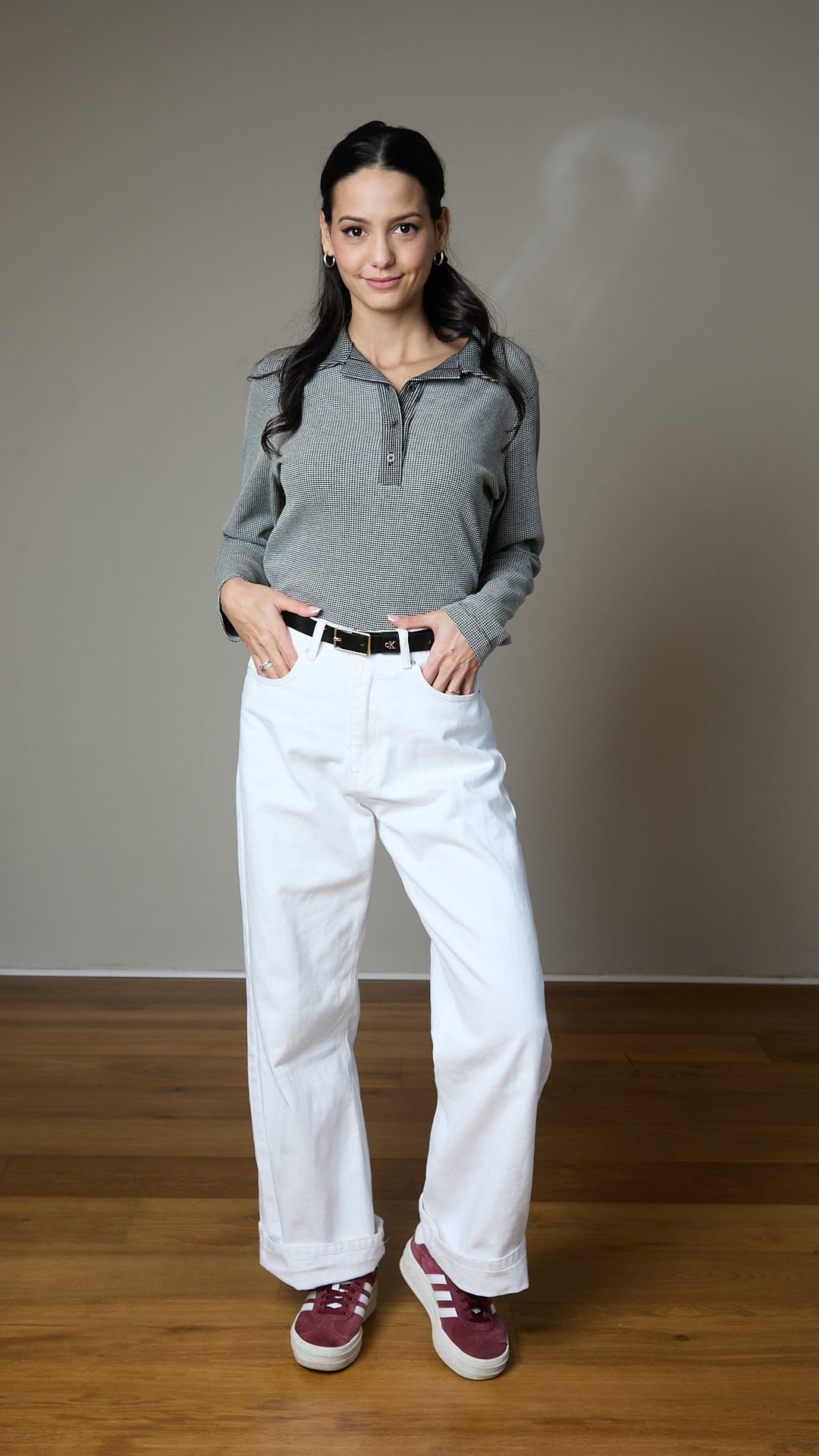 חולצת הנקה פולו ארוכה עם ריצ׳רצ׳ים משני הצדדים- חליפת ״לורן״ | שחור- לבן