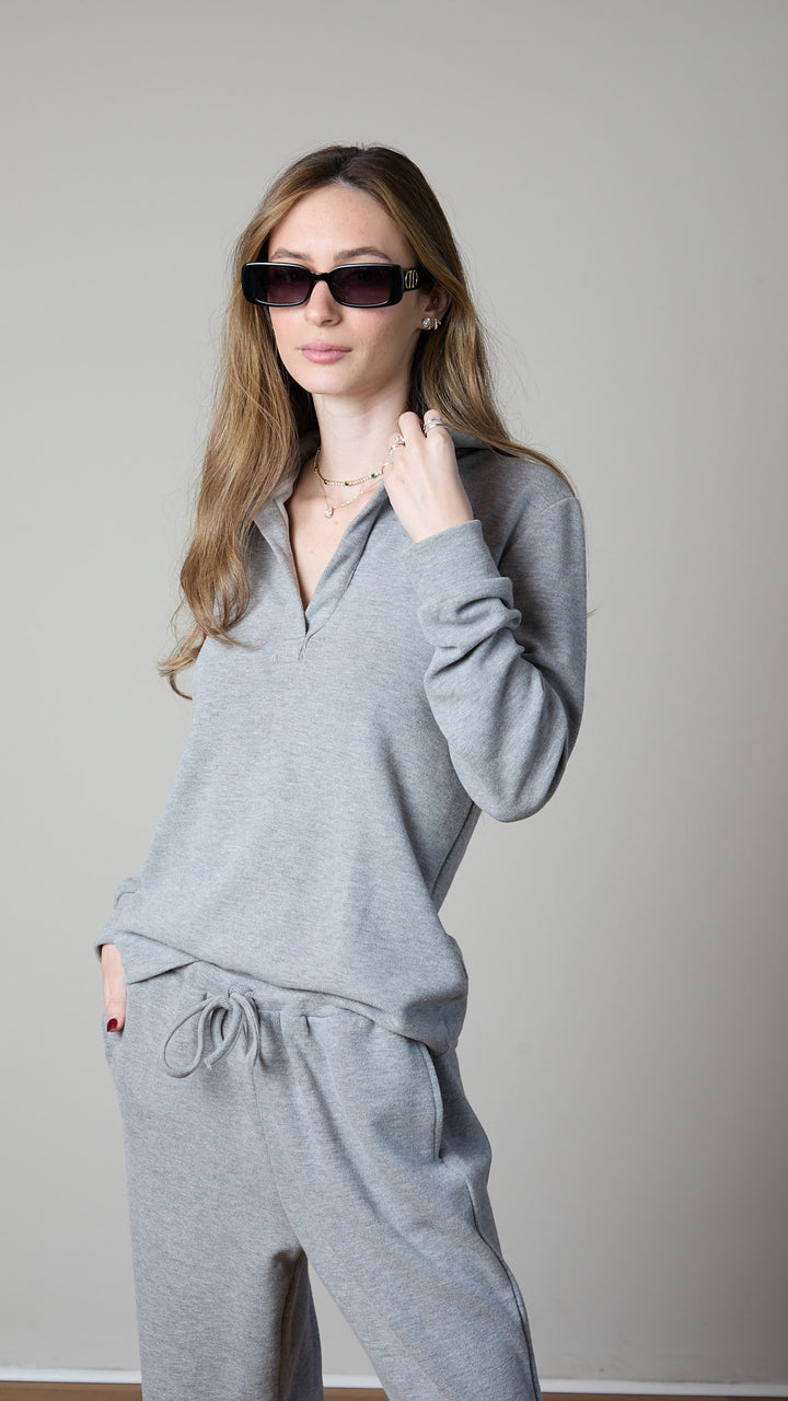 חולצת הנקה עם רוכסנים משני הצדדים סריג פולו| חליפת ״אלה״ | אפור