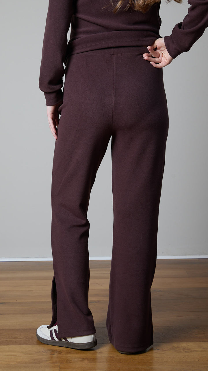 מכנס סריג להריון ולאחרי לידה | חליפת ״אלה״ | חום- שוקולד