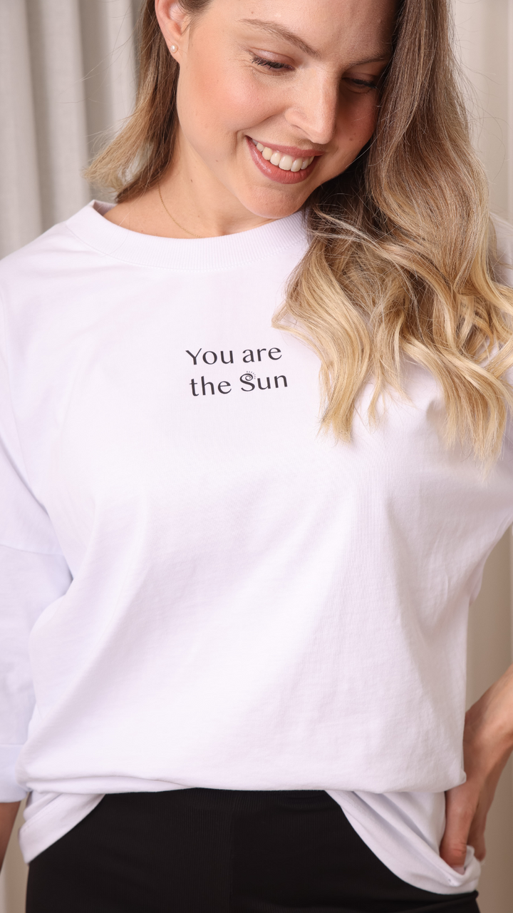 חולצת הנקה You are the Sun בגזרת אוברסייז | לבנה
